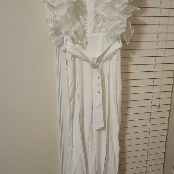AKIRA WALK THAT WALK RUFFLE JUMPSUIT IN WHITE Size XLXL - Picture 1 of 3